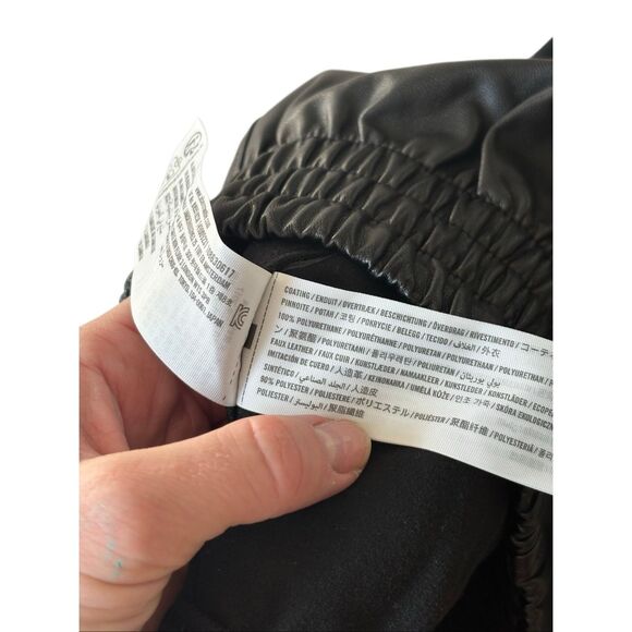 NEW Abercrombie & Fitch Vegan Leather Dolphin Hem Shorts Size XS Black Pull On - Picture 10 of 11